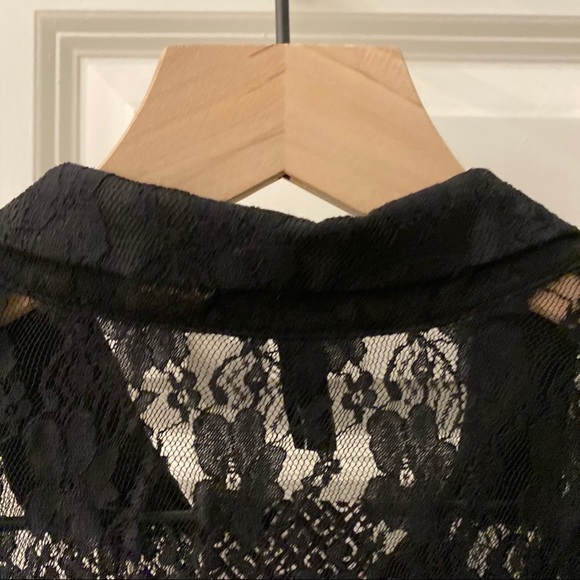 H&M | Sleeveless Lace Button-Up Top - Picture 8 of 9